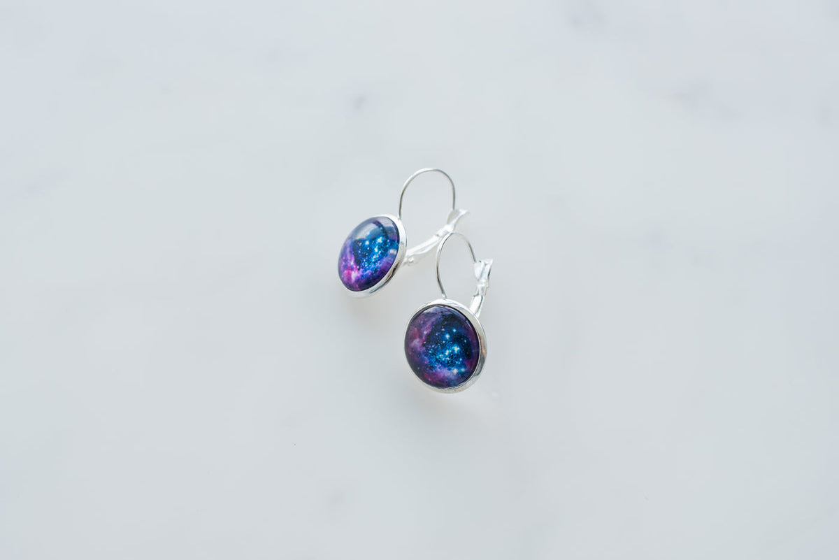 Drop earrings detail