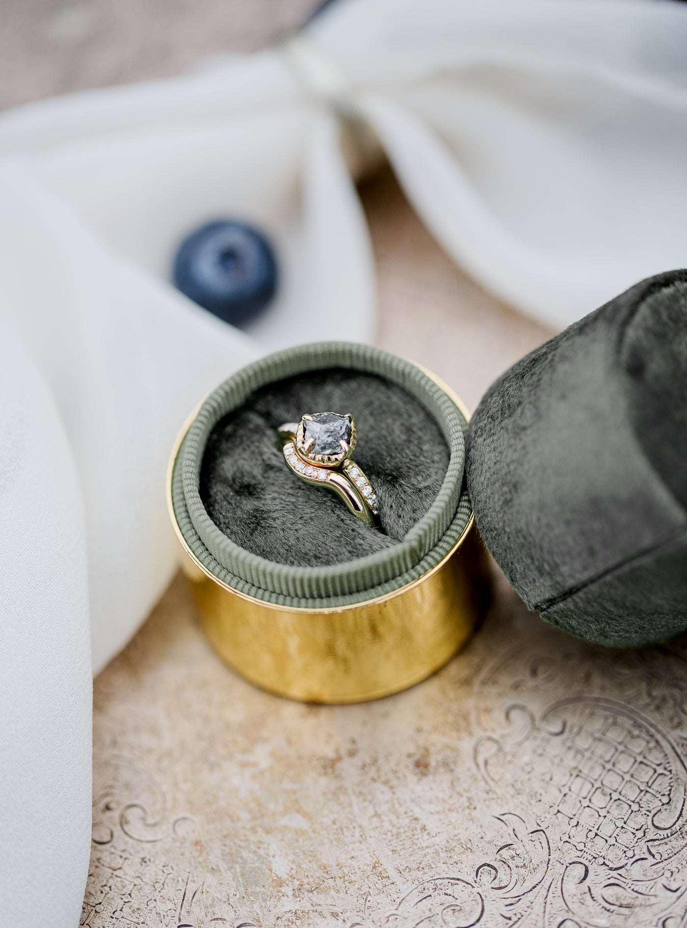 Solitaire stone ring