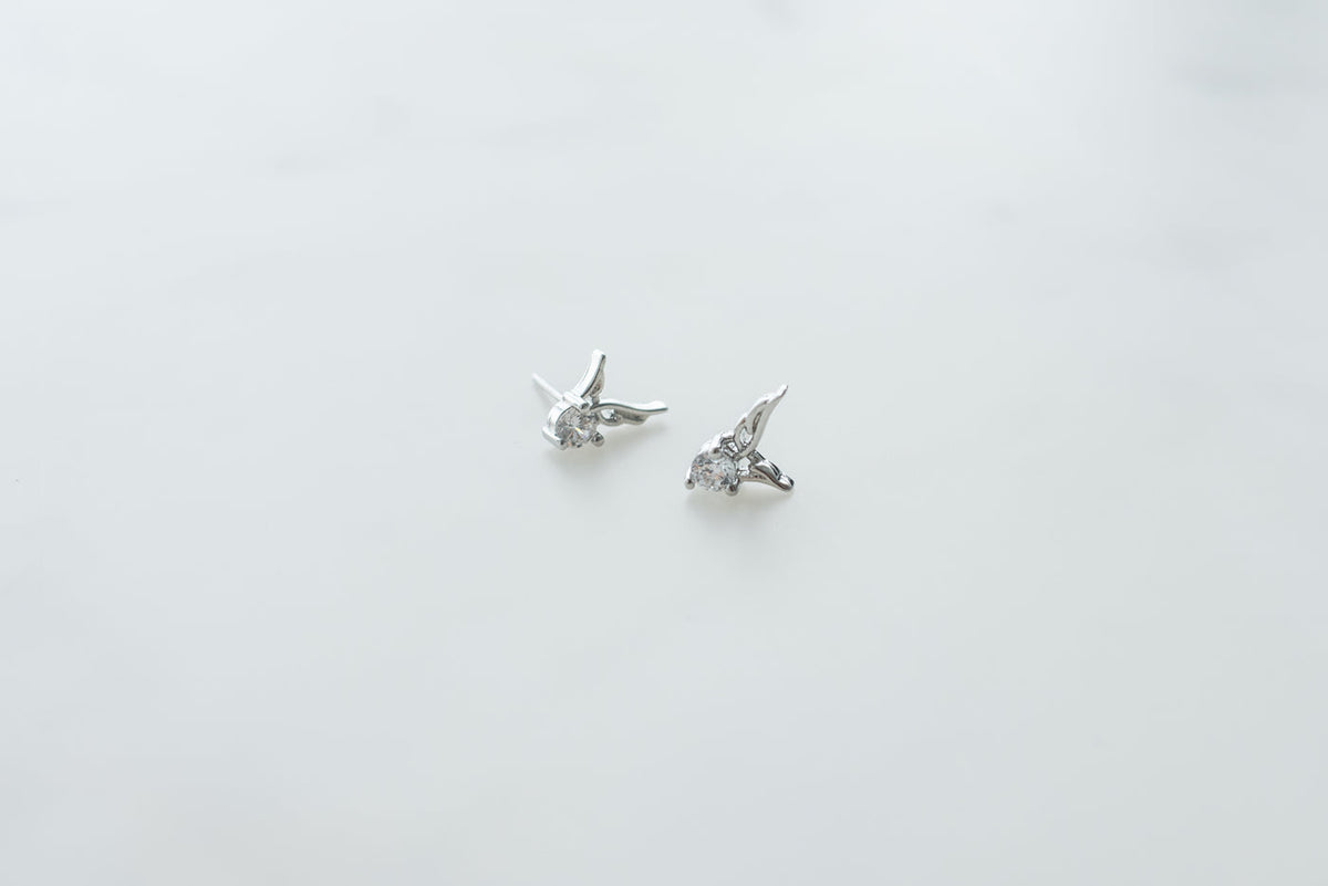 Pearl earrings detail
