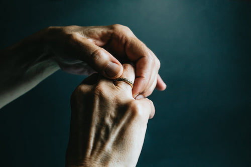 Band ring worn on the hand
