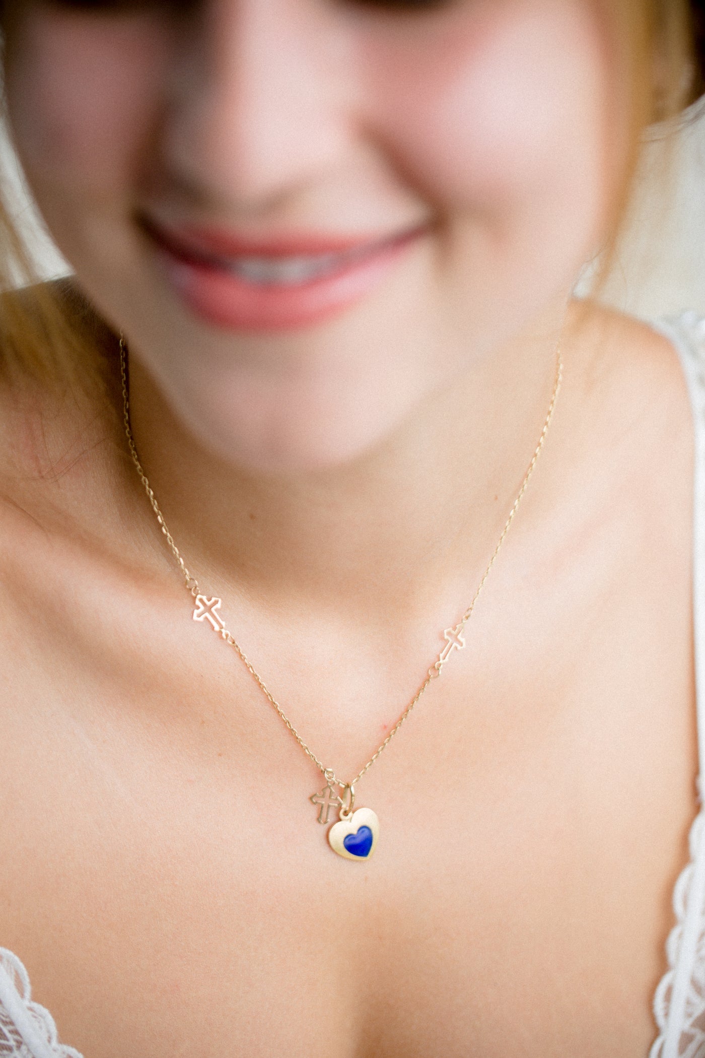 Pendant necklace worn at the neckline