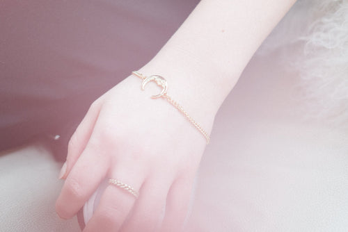 Chain bracelet on the wrist